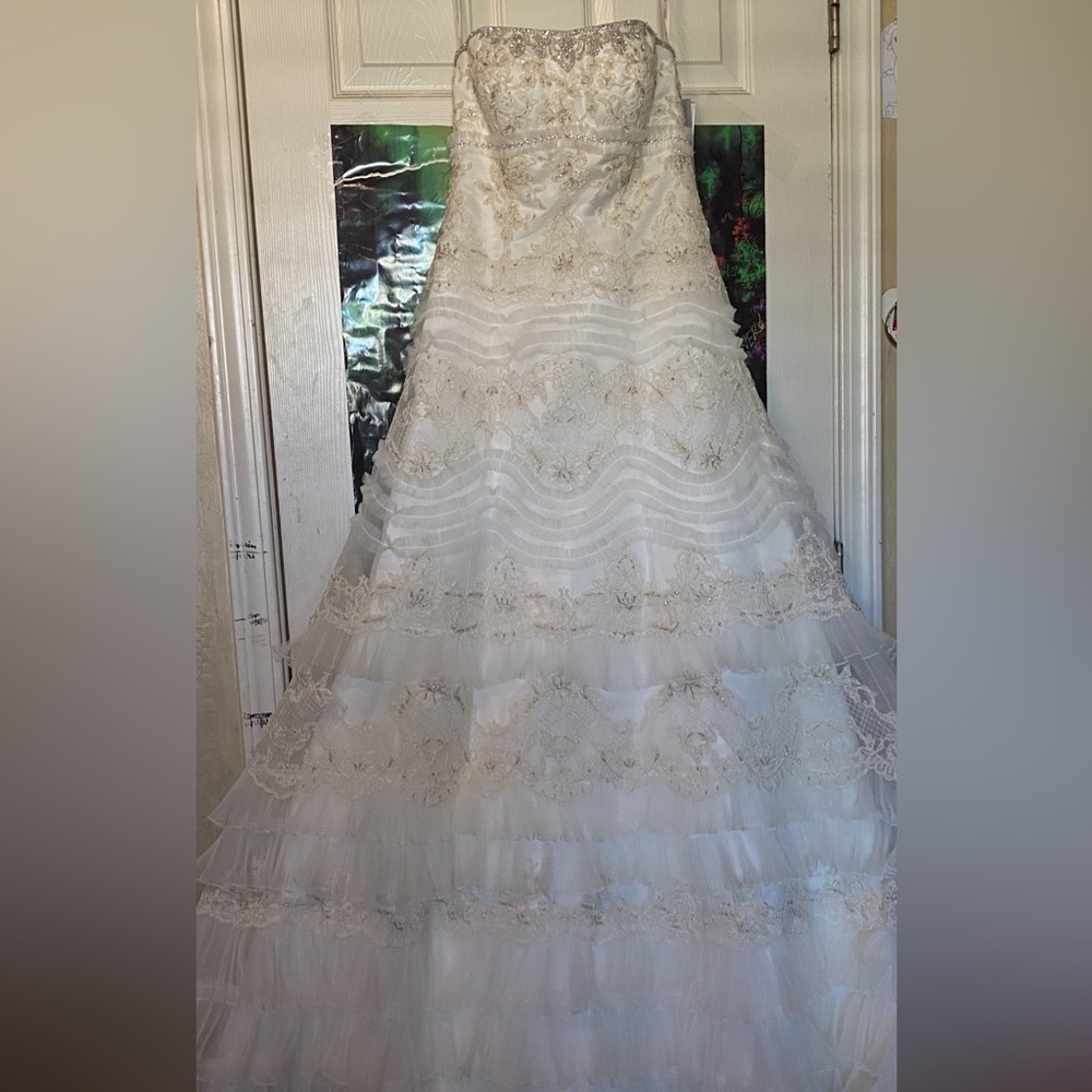 Brand New Oleg Cassini Wedding Gown w/ SWAROVSKI Crystallized Tiara